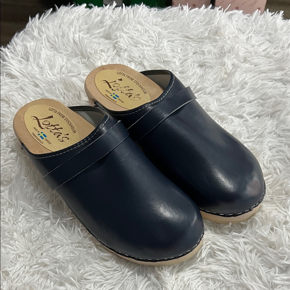 Lotta’s from Sweden Navy Blue Leather Clogs 42